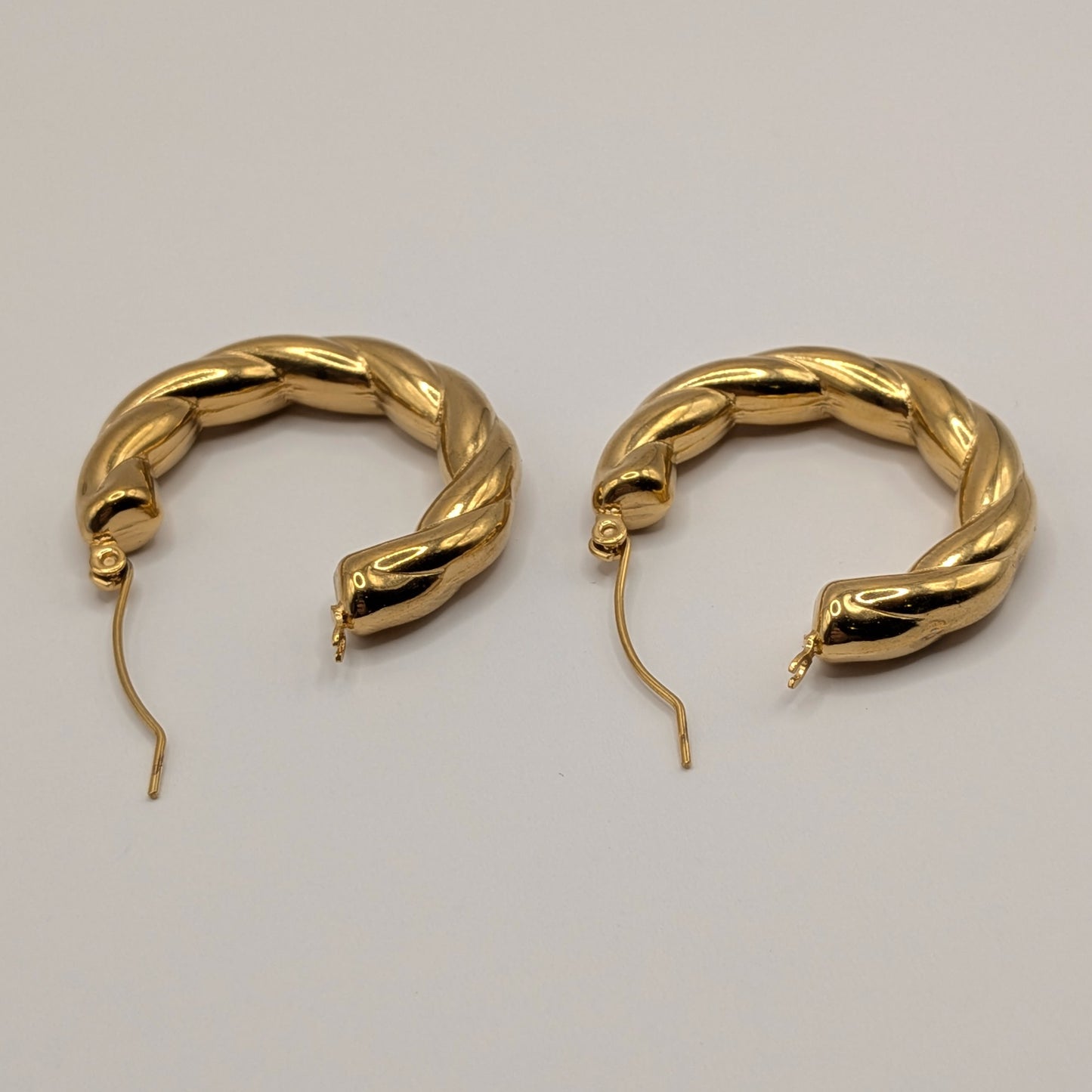 Twisted Gold Hoop Earrings – 18K Gold Plated