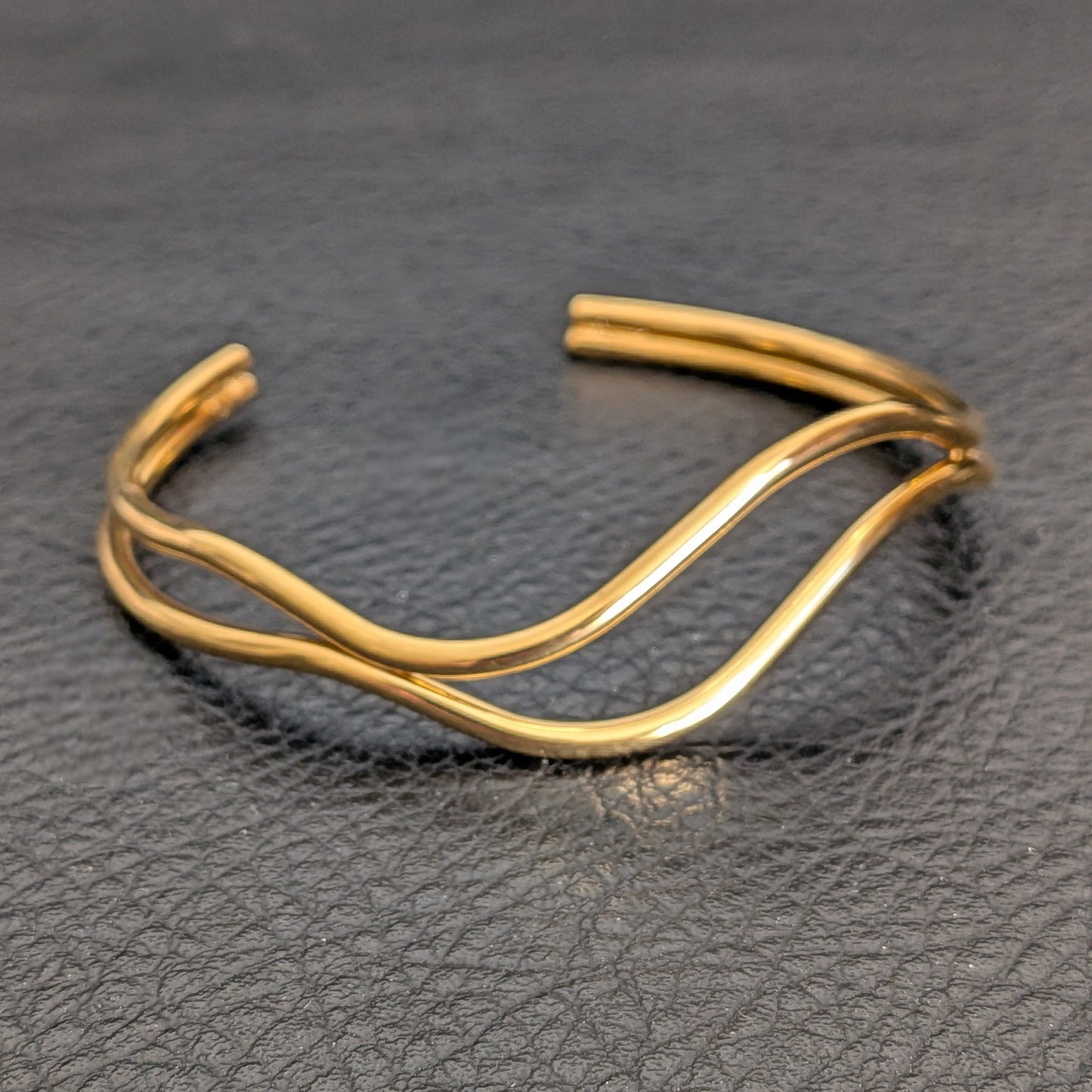 Elegant 18K Gold Plated Stainless Steel Wave Bangle