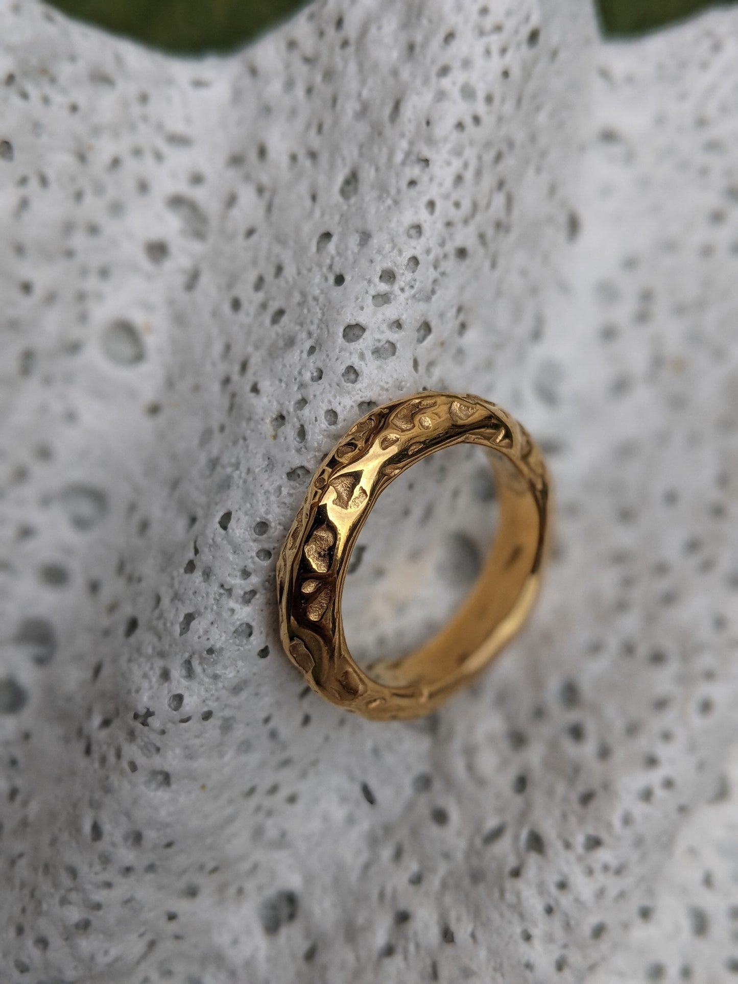 Hammered 18K Gold-Plated Eternity Band