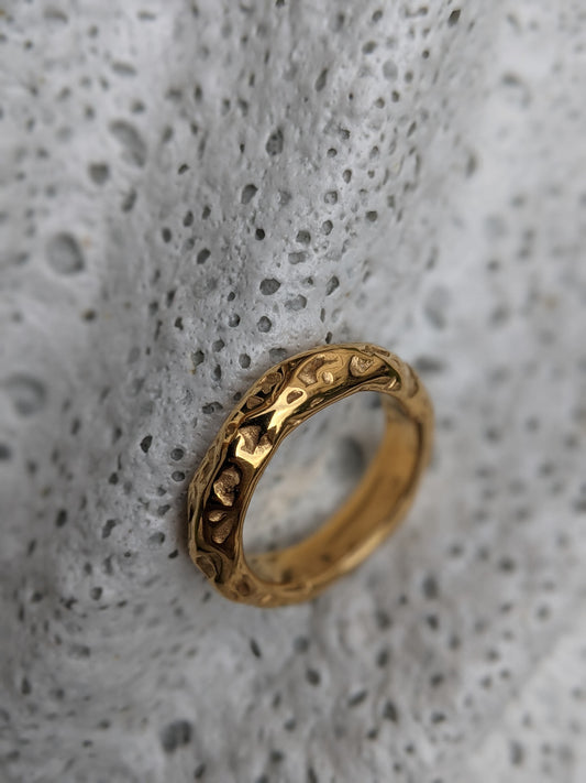Hammered 18K Gold-Plated Eternity Band