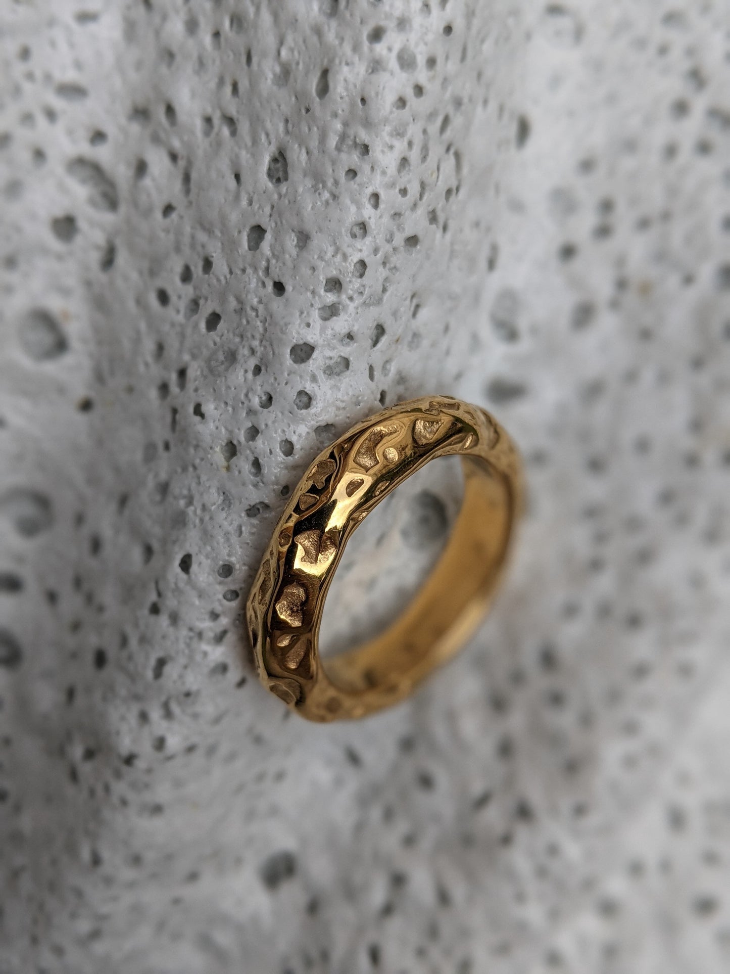 Hammered 18K Gold-Plated Eternity Band