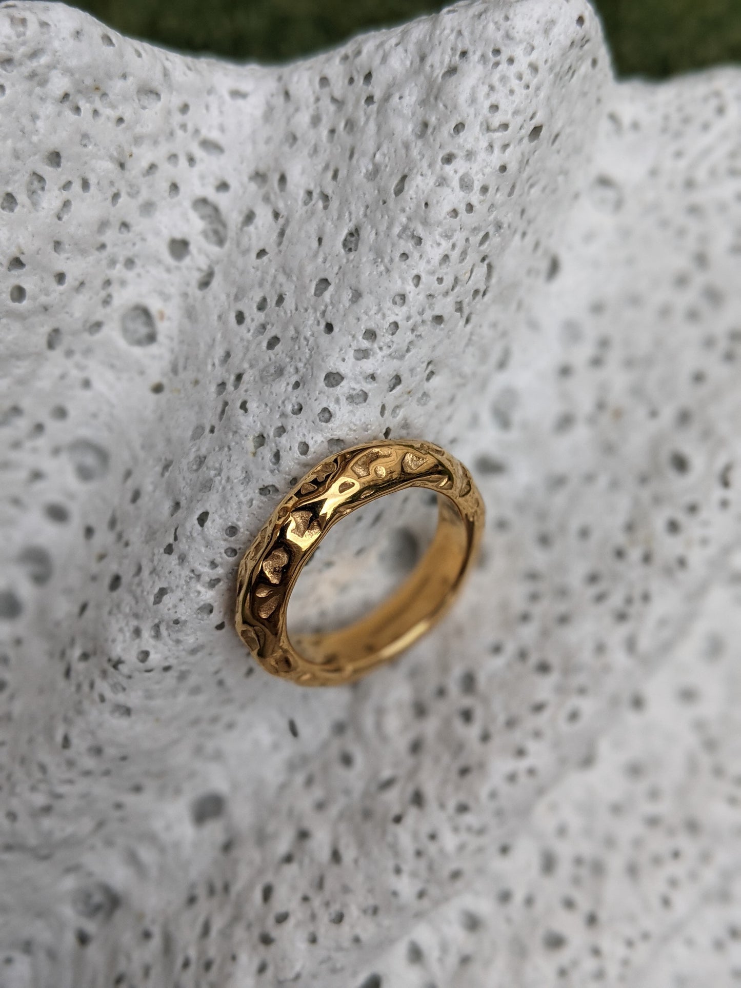 Hammered 18K Gold-Plated Eternity Band