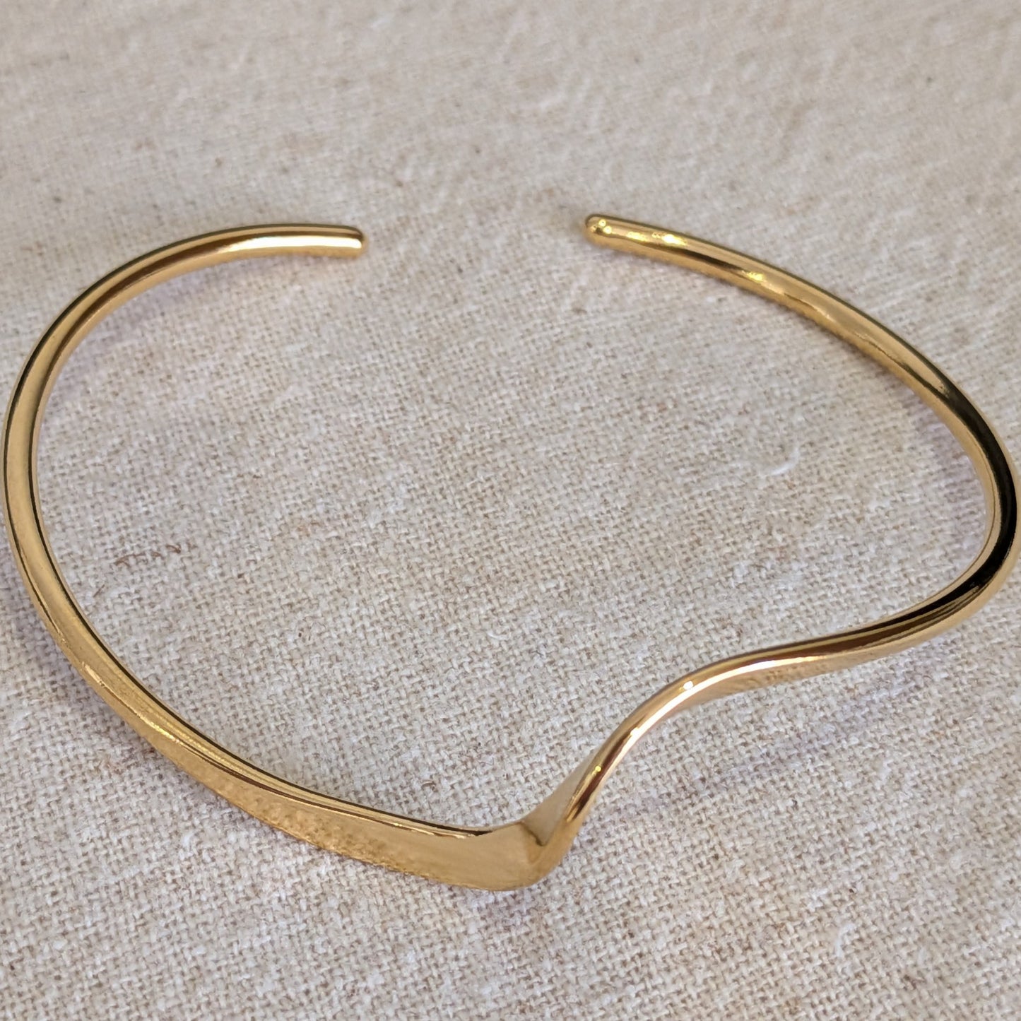 18K Gold Plated fluid wave bangle