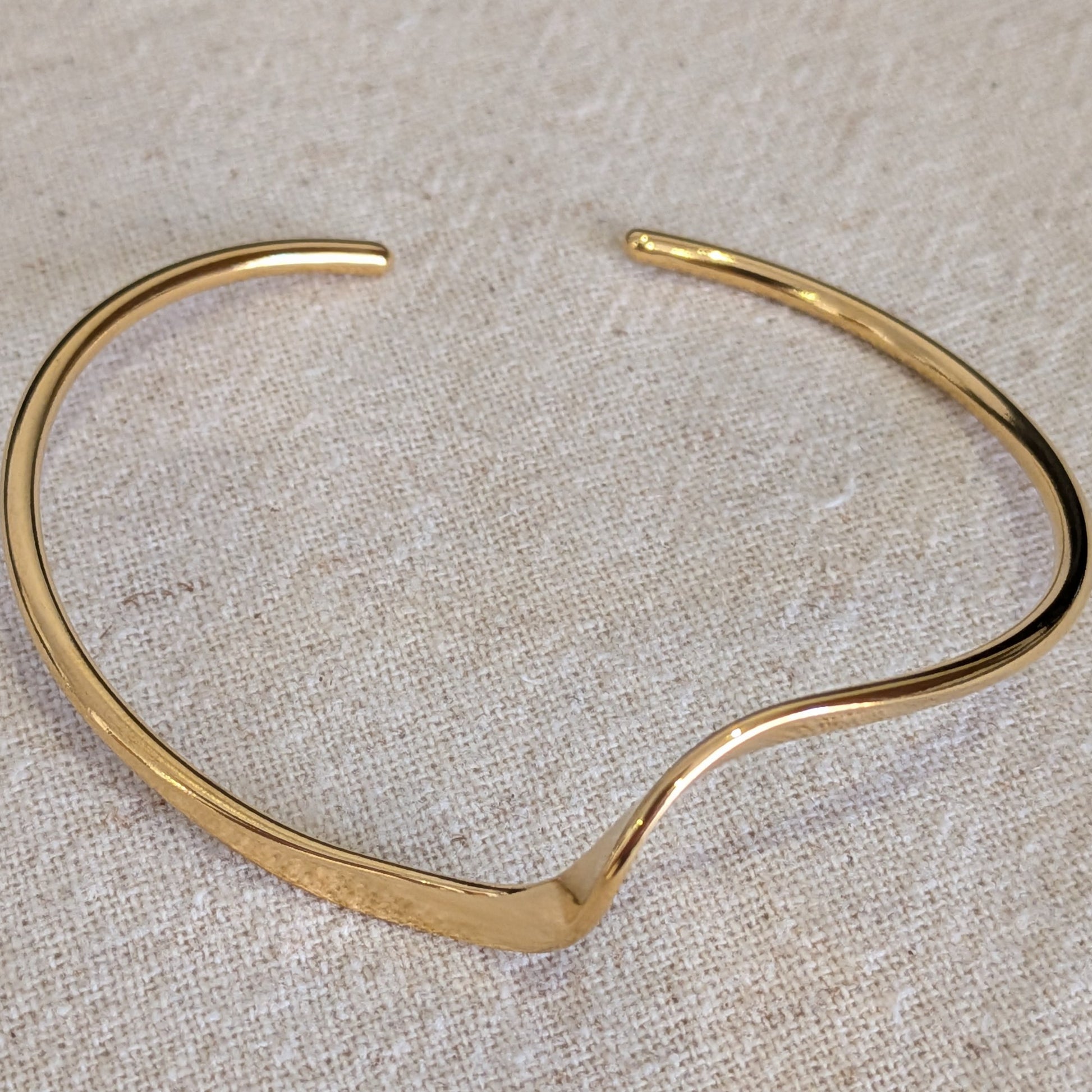 18K Gold Plated fluid wave bangle