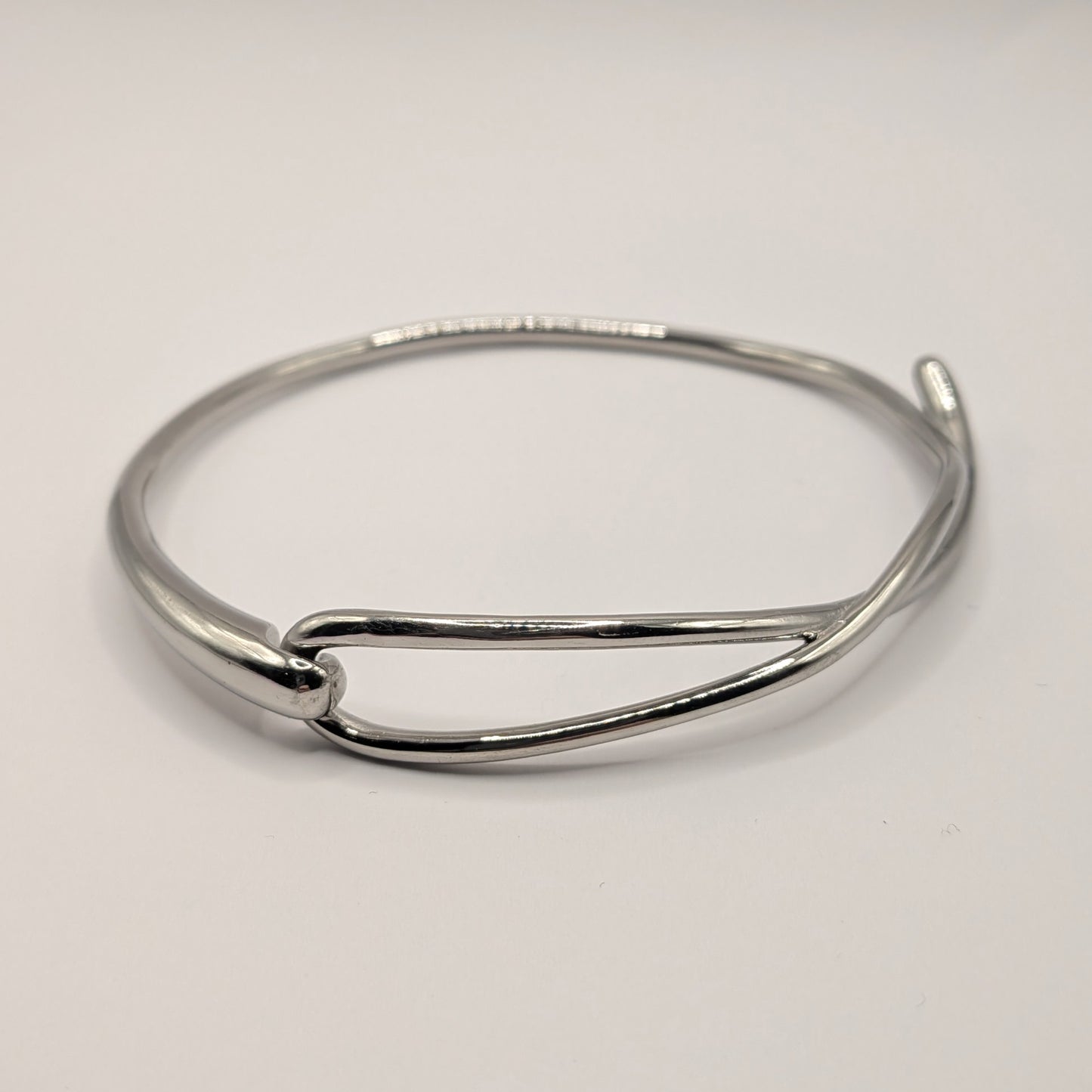 Minimalist Geometric Knot Bangle