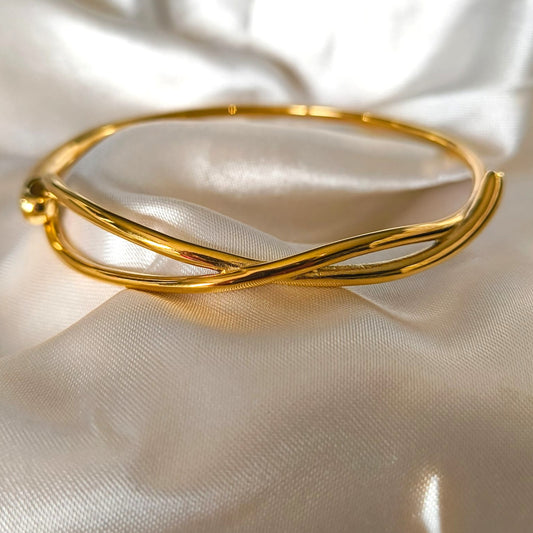 Minimalist Geometric Knot Bangle in 18K Gold Plating