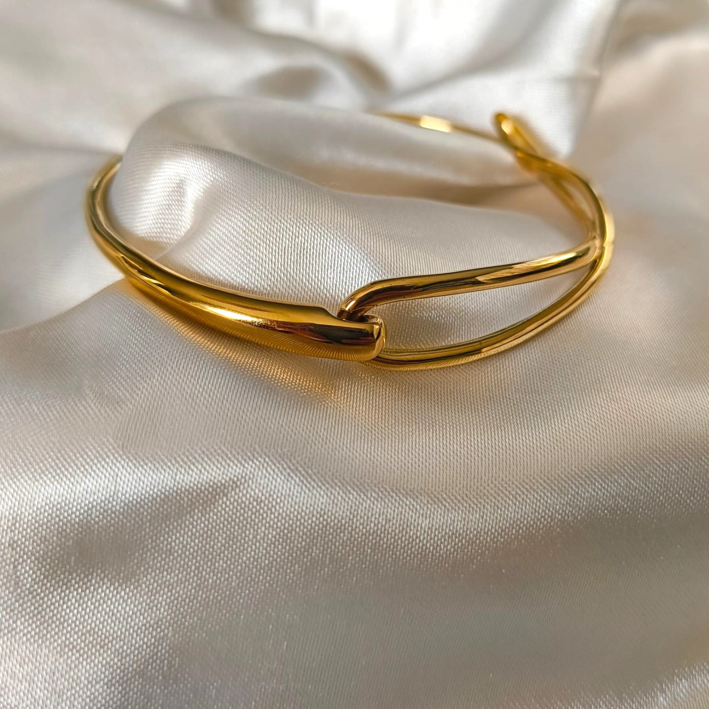 Minimalist Geometric Knot Bangle in 18K Gold Plating