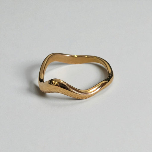 Fluid Wave Ring – Minimalist 18K Gold Plated Organic Design