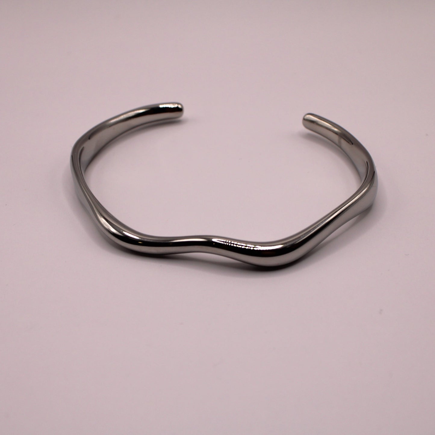 Elegant Wavy Bangle in Silver Plating